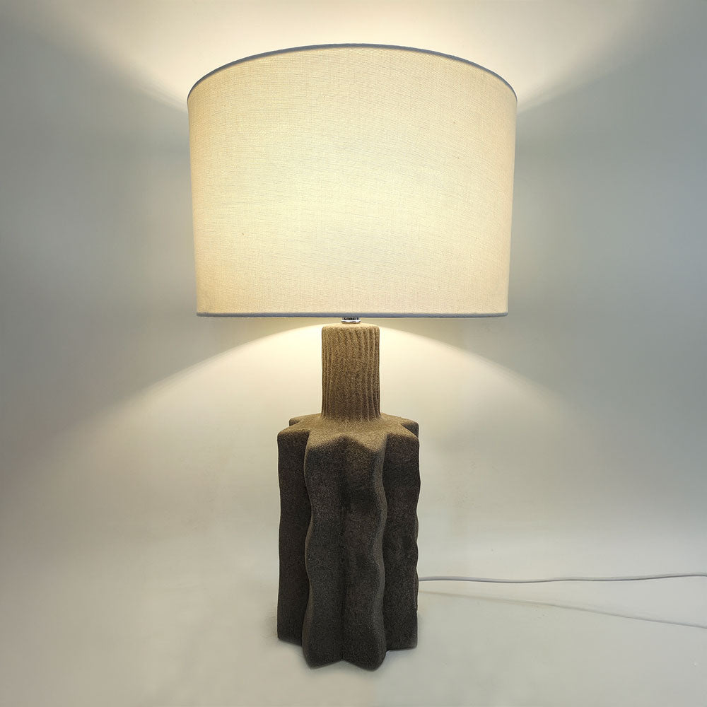 EGLI ΦΩΤΙΣΤΙΚΟ ΕΠΙΤΡΑΠΕΖΙΟ 32x32x56cm ΚΕΡΑΜΙΚΟ ΓΚΡΙ ΣΚΟΥΡΟ ΛΙΝΟ ΛΕΥΚΟ
